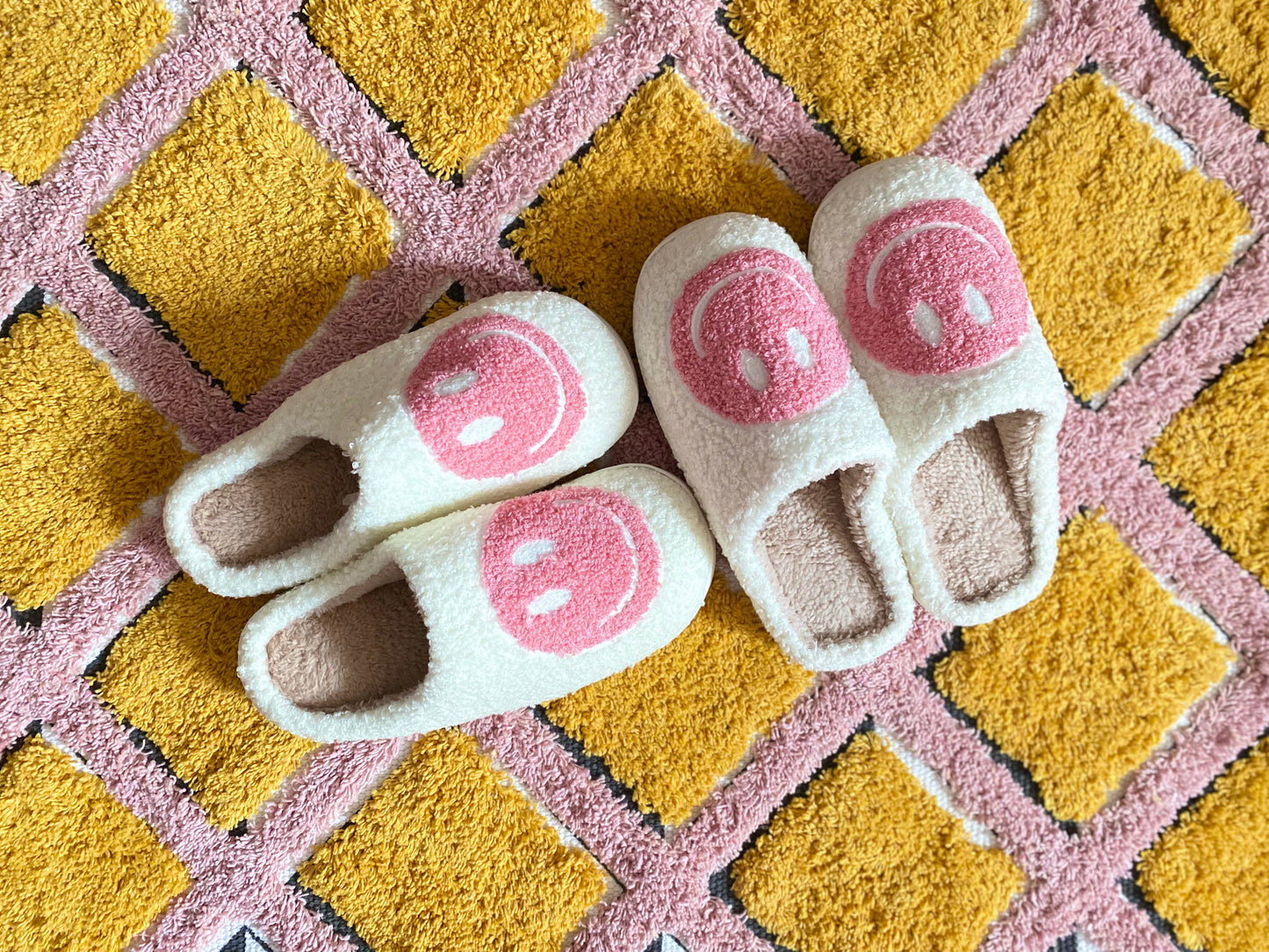 PINK SMILEY | COMFY SLIPPERS